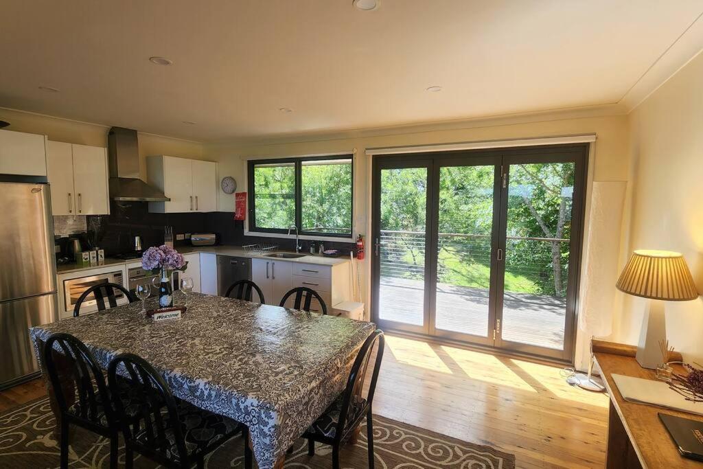 Narrow Neck Views - Peaceful 4 Bedroom Home With Stunning Views! カトゥーンバ エクステリア 写真