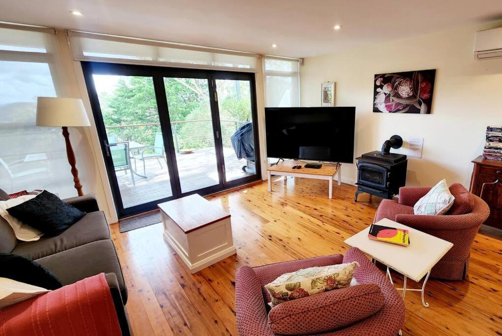 Narrow Neck Views - Peaceful 4 Bedroom Home With Stunning Views! カトゥーンバ エクステリア 写真